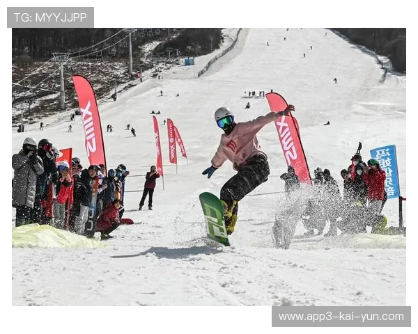 高山滑雪社区体验日吸引大量游客，高山滑雪项目